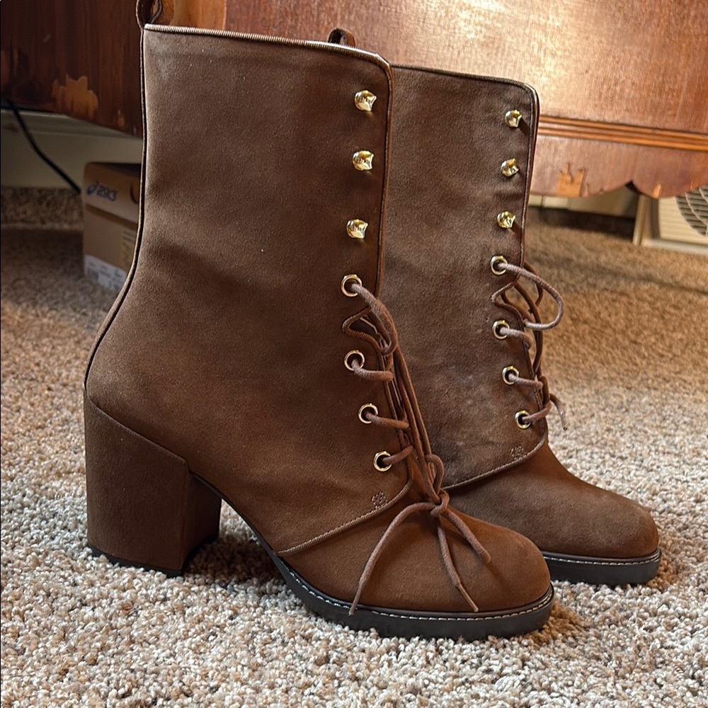 Brand new Stuart Weitzman Brown Lace-Up Boots